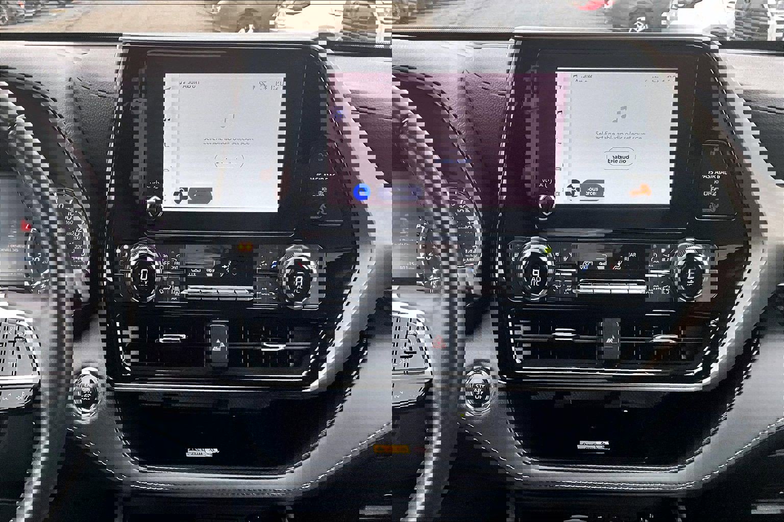 Used 2023 Toyota Highlander XLE image 6