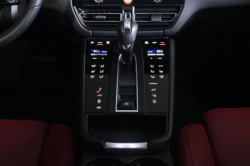 Certified 2025 Porsche Macan Turbo image 16