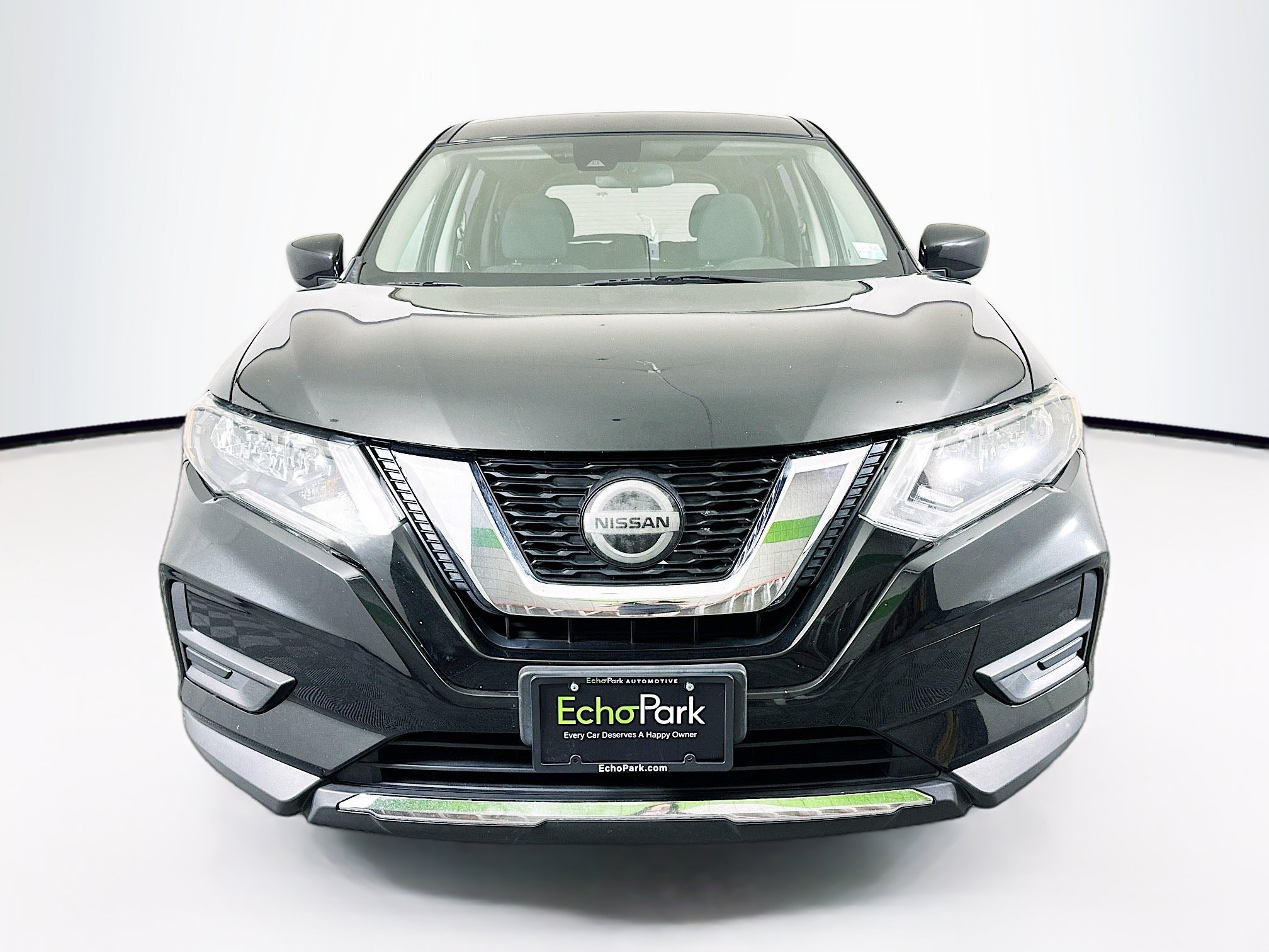 Used 2020 Nissan Rogue S FWD image 2