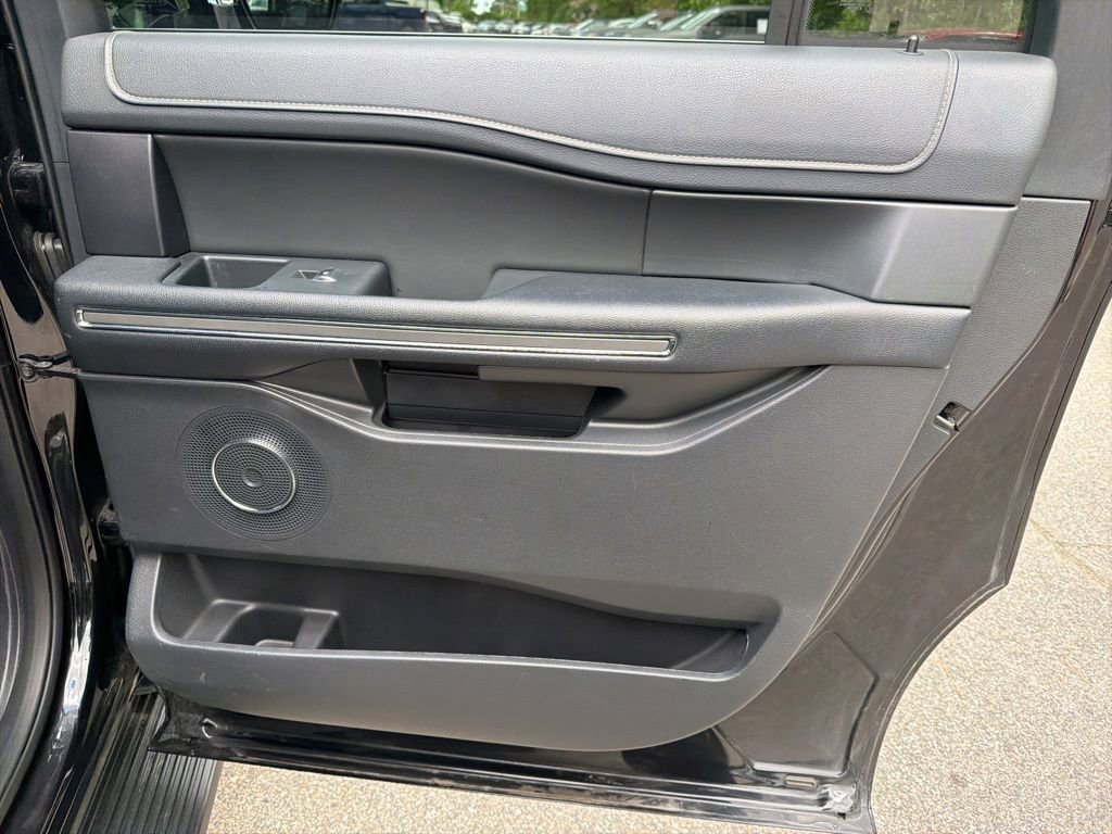Used 2024 Ford Expedition Max XLT image 27