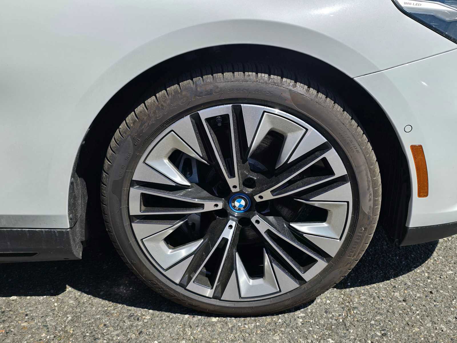 Used 2024 BMW i5 eDrive40i w/ M Sport Package image 9