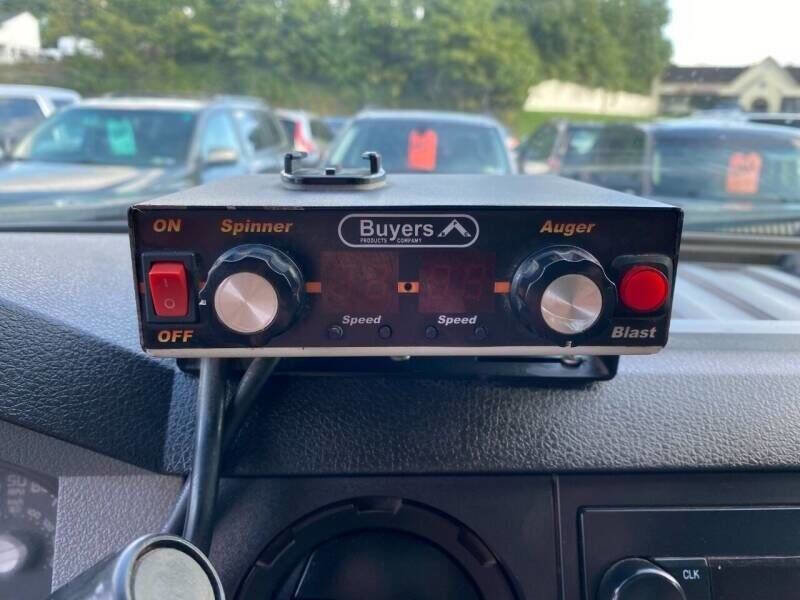 Used 2012 Ford F550 4x4 SuperCab Super Duty w/ Payload Upgrade Pkg image 18