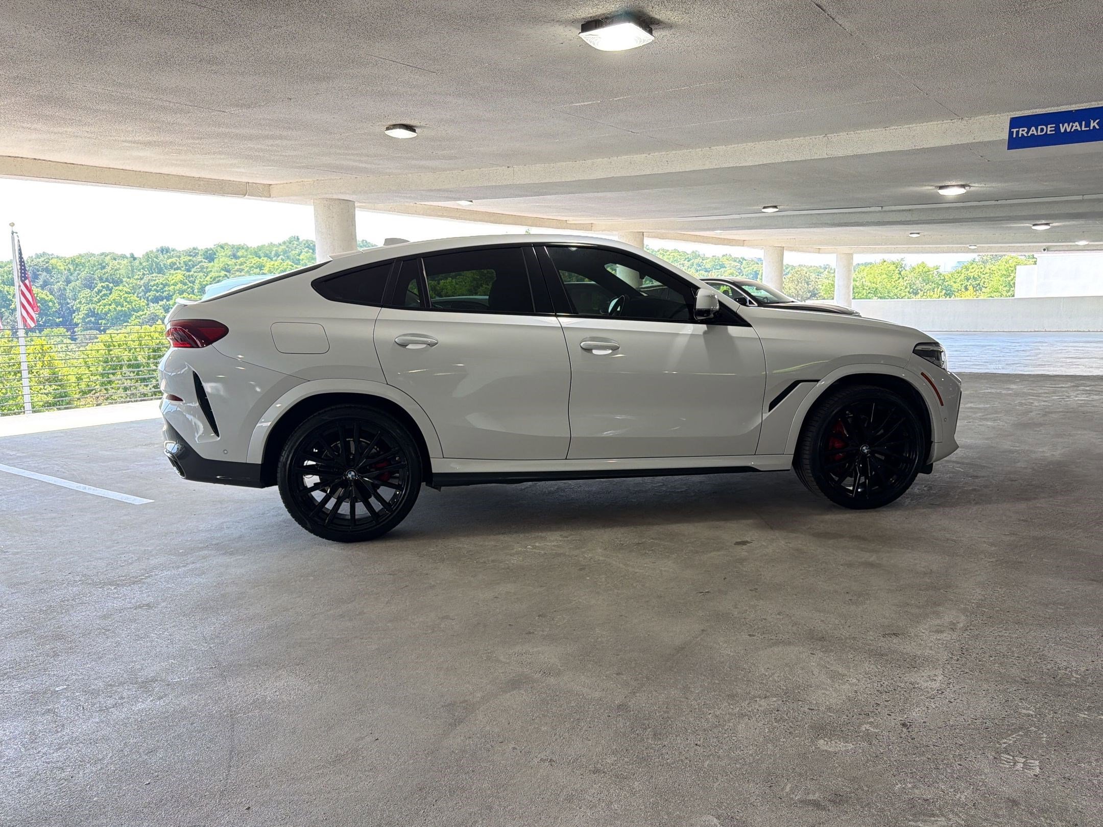 Used 2022 BMW X6 xDrive40i w/ M Sport Package AWD/4WD image 6