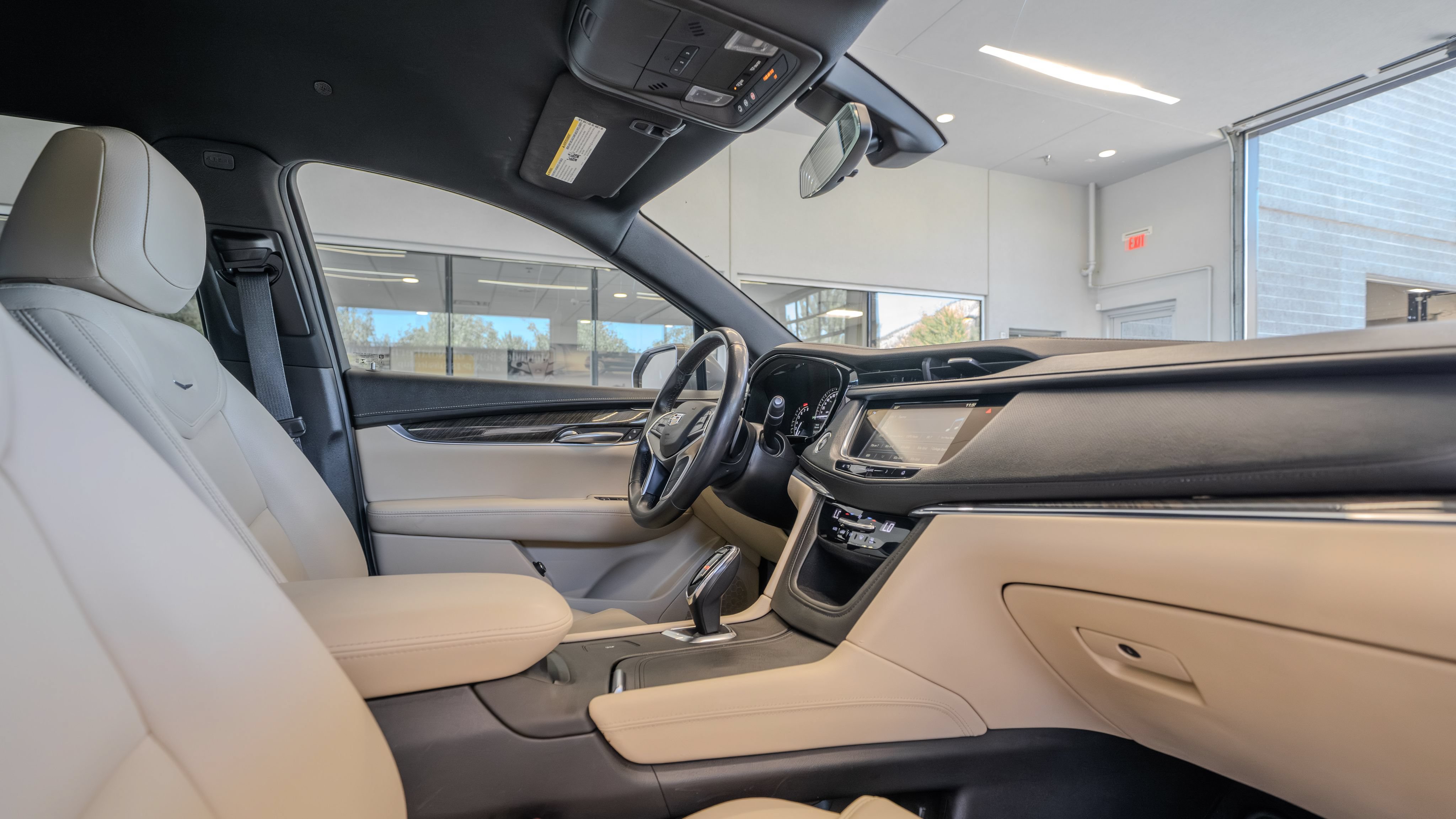 Used 2018 Cadillac XT5 FWD w/ LPO, Wheel Lock Package image 17