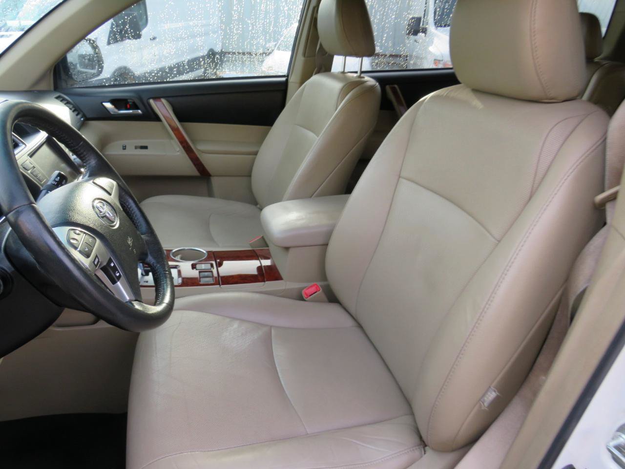Used 2012 Toyota Highlander Limited w/ Tow Pkg FWD image 8