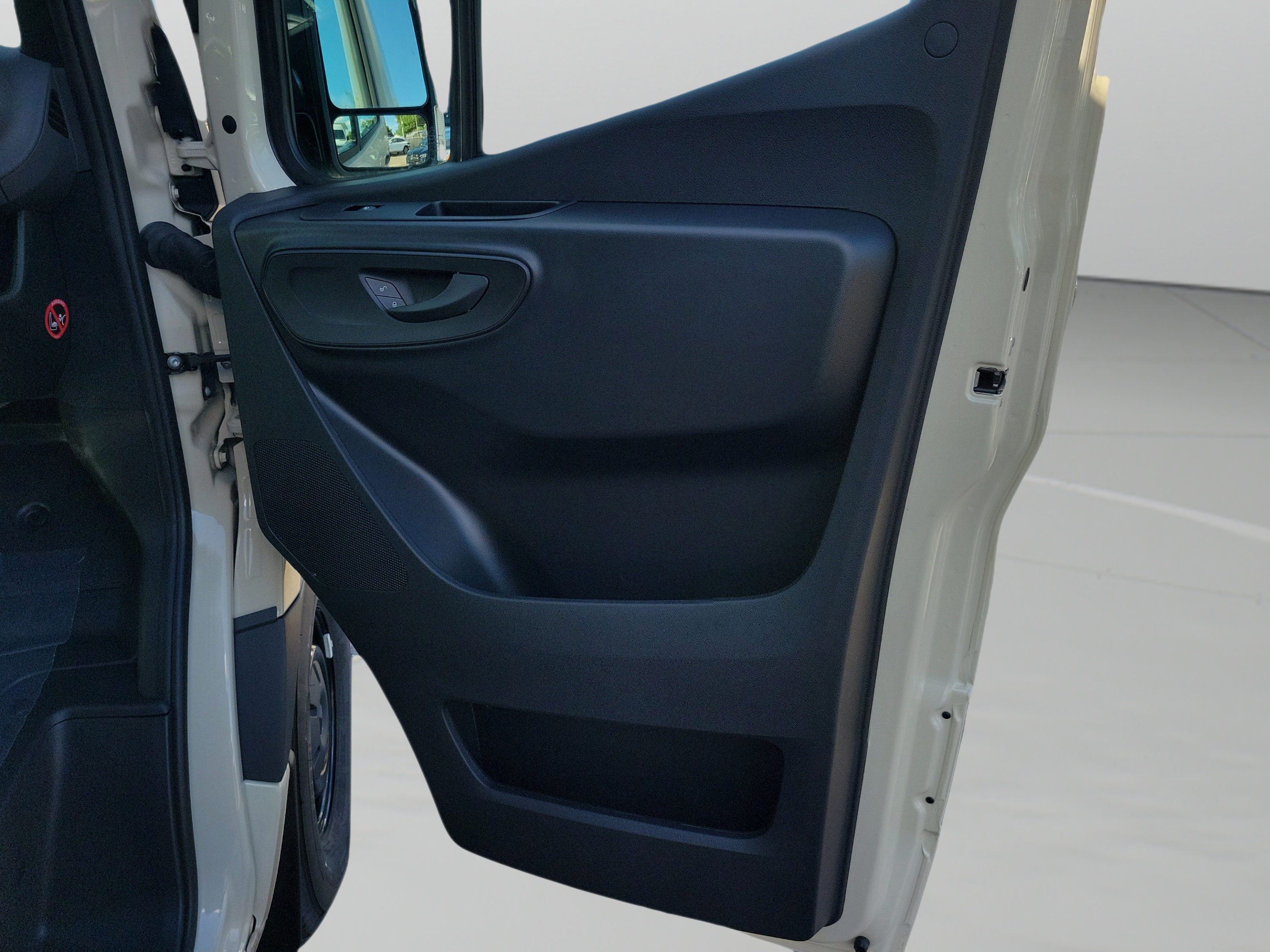 Used 2025 Mercedes-Benz Sprinter 2500 image 8
