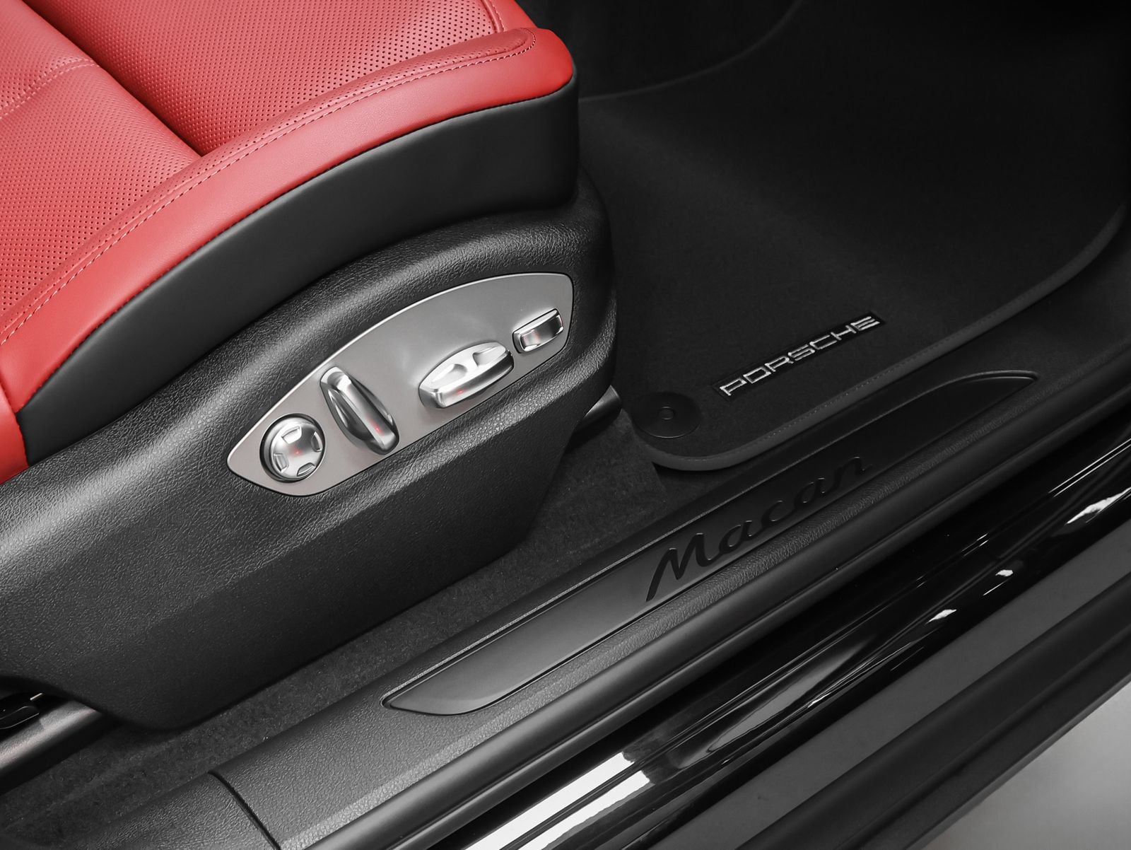 New 2026 Porsche Macan AWD/4WD image 18