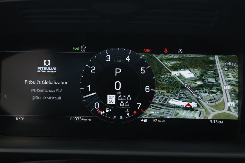 Used 2024 Land Rover Discovery Dynamic SE image 13