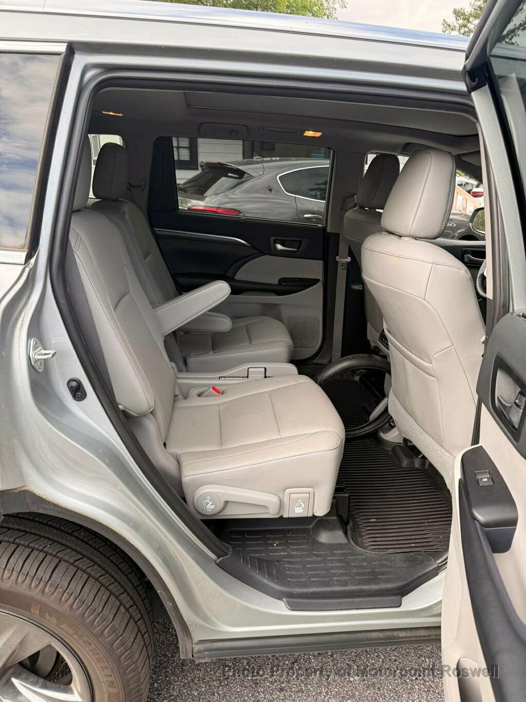 Used 2019 Toyota Highlander Limited Platinum AWD/4WD image 3