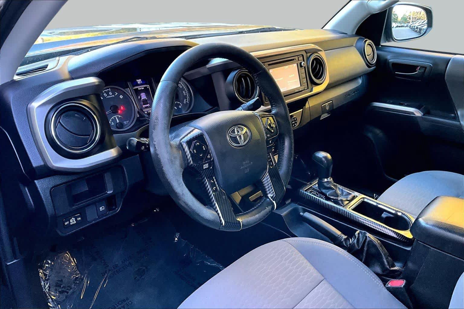 Used 2021 Toyota Camry XLE FWD image 17
