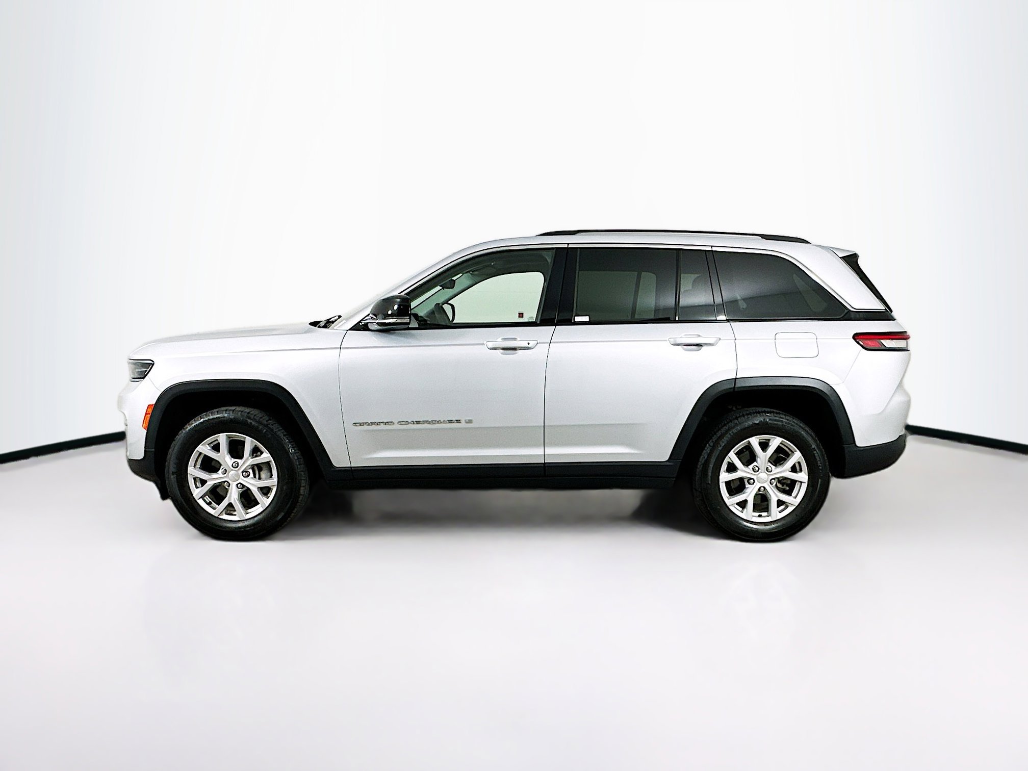 Used 2023 Jeep Grand Cherokee Limited image 4