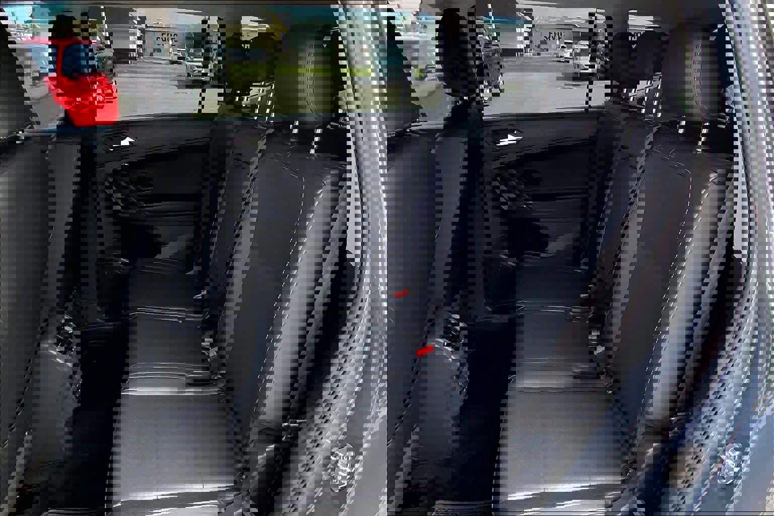 Used 2020 Volkswagen Tiguan SE image 21