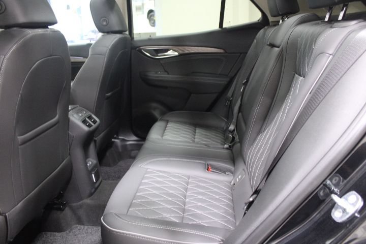 Used 2023 Buick Envision Avenir AWD/4WD image 23
