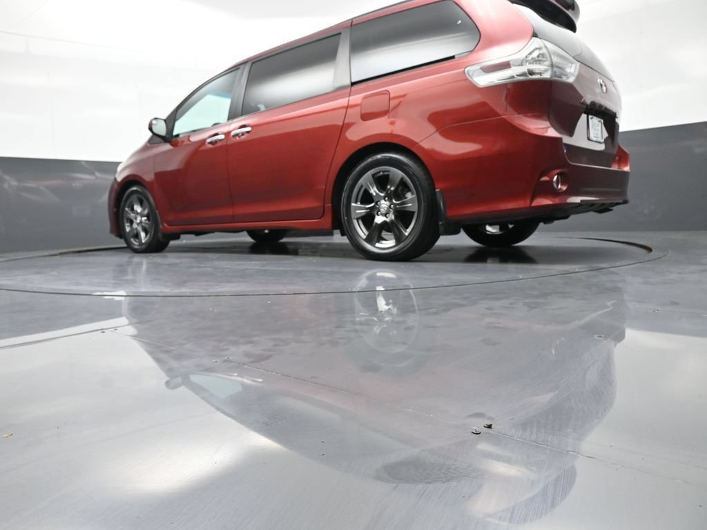 Used 2017 Toyota Sienna SE FWD image 34