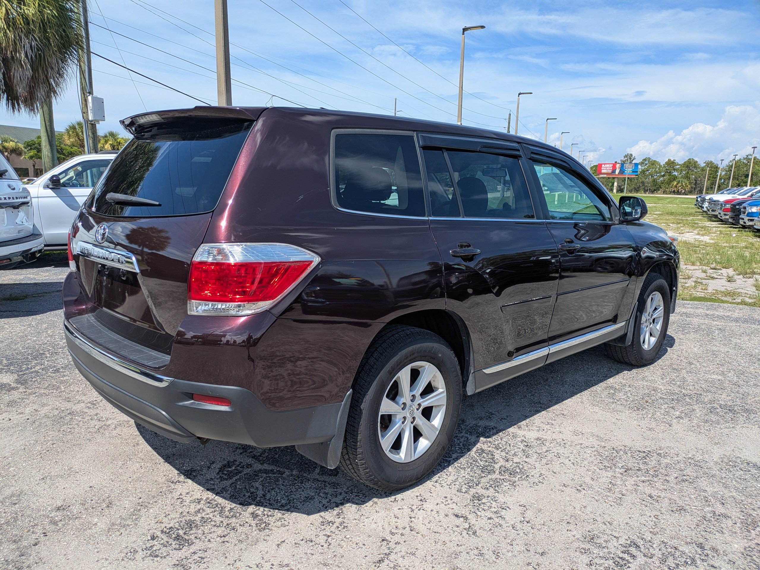 Used 2012 Toyota Highlander FWD w/ Cold Weather Pkg image 4