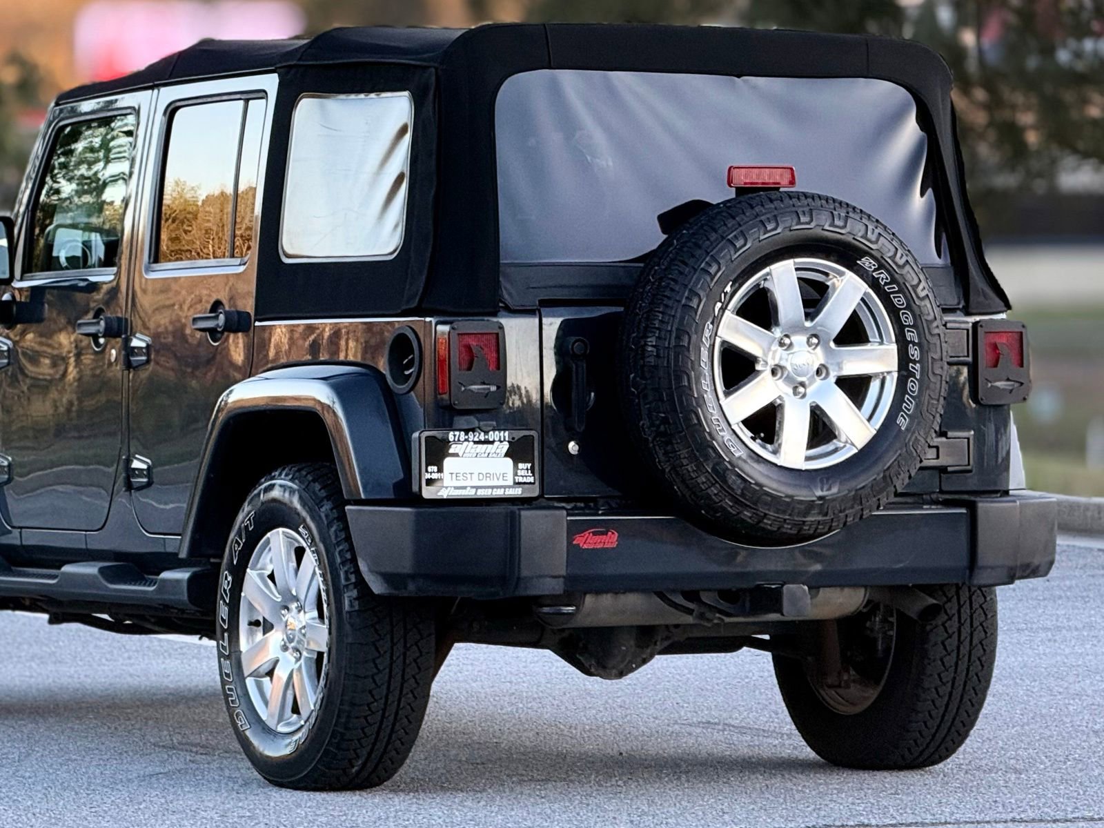 Used 2016 Jeep Wrangler Unlimited Sahara w/ Connectivity Group image 44