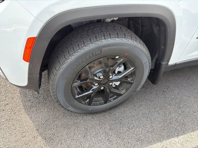 New 2026 Jeep Grand Cherokee Altitude image 4