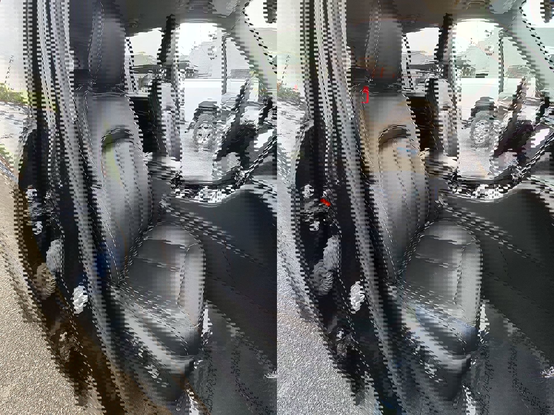 Used 2023 Jeep Grand Cherokee Limited AWD/4WD image 25