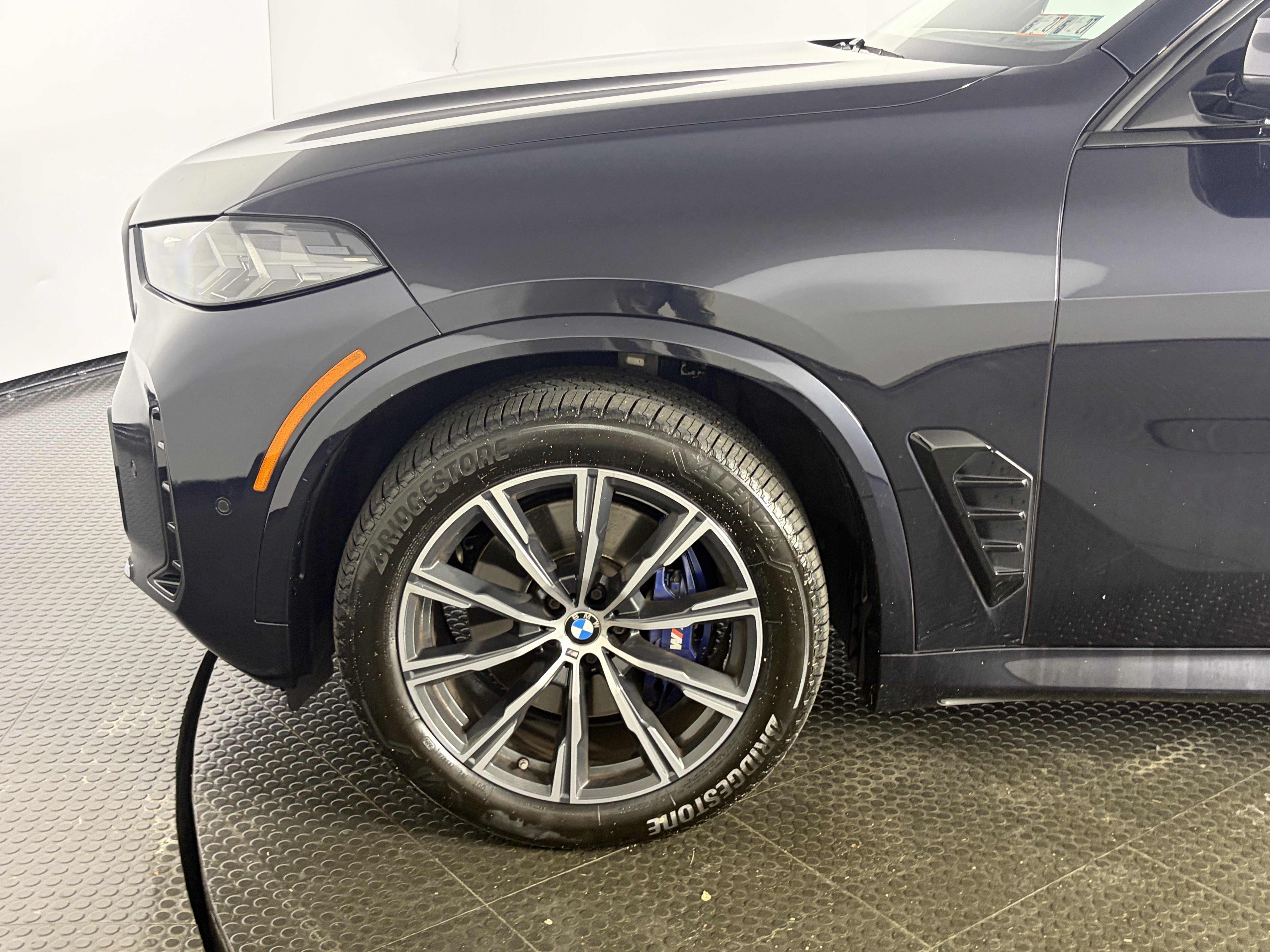 Certified 2024 BMW X5 xDrive40i w/ M Sport Package AWD/4WD image 4