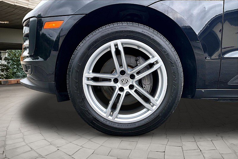 Used 2018 Porsche Macan AWD/4WD image 7