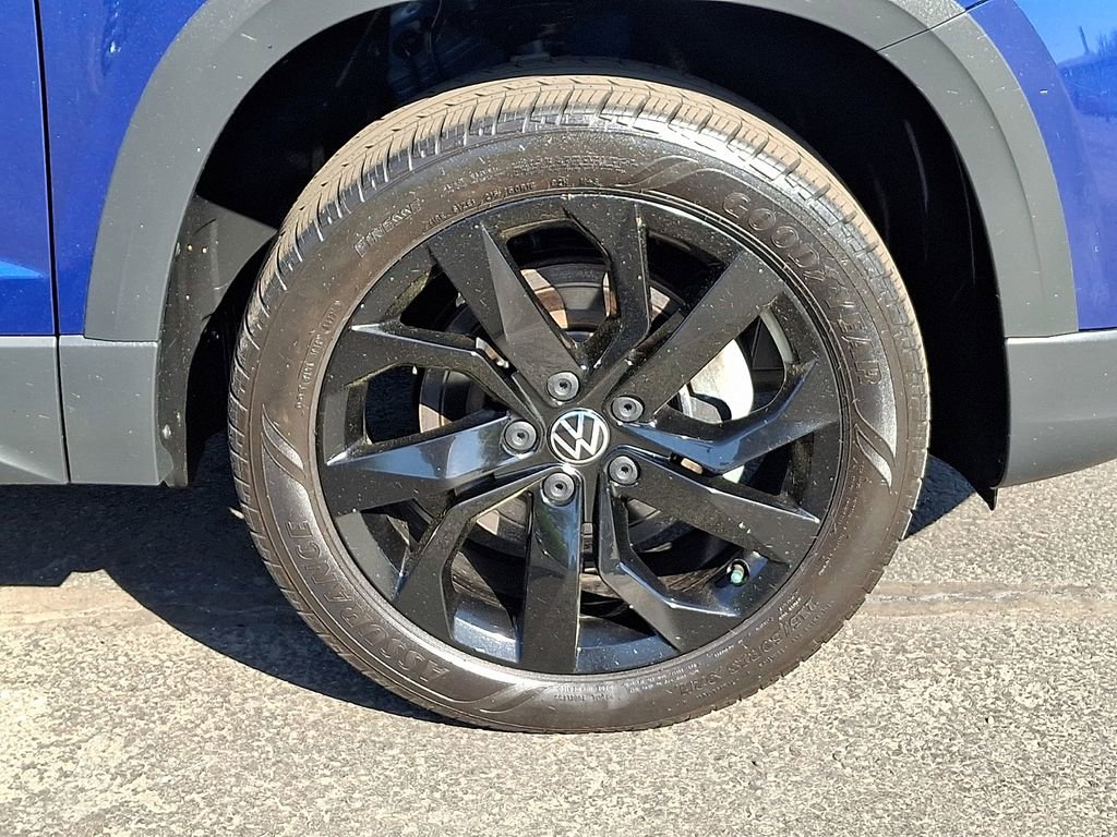 Certified 2022 Volkswagen Taos SE FWD image 8
