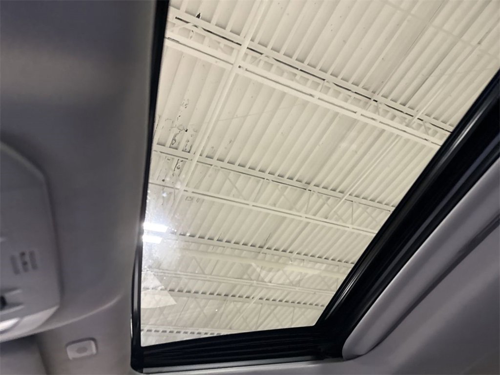 Used 2023 Toyota Highlander XLE image 18