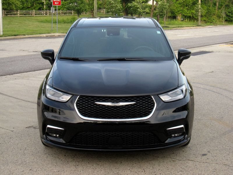 Used 2025 Chrysler Pacifica Select FWD image 5