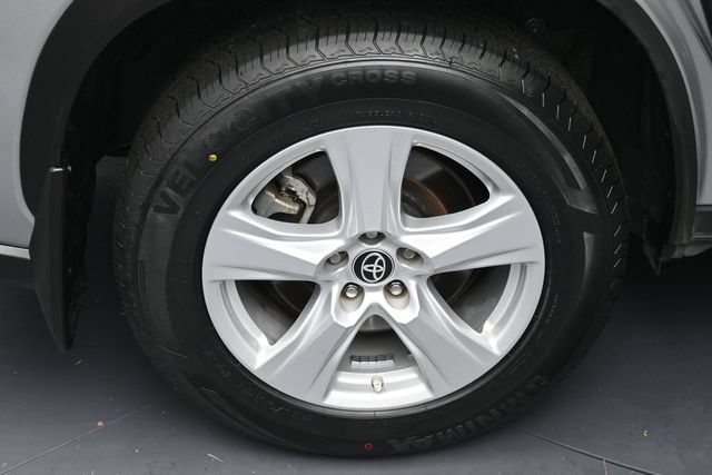 Used 2023 Toyota Highlander LE AWD/4WD image 5