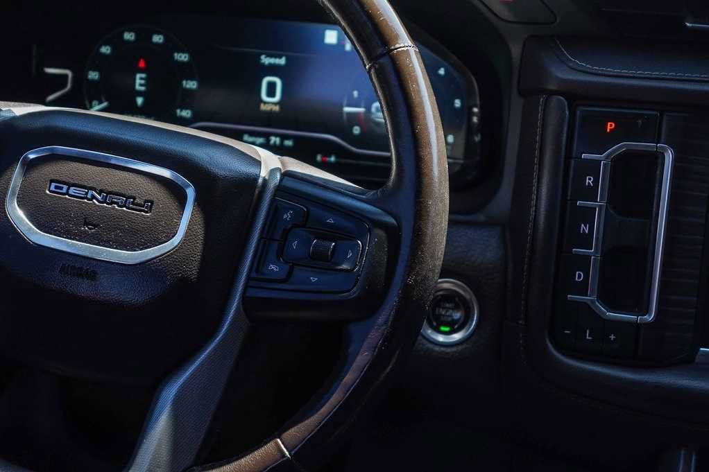 Used 2022 GMC Yukon XL Denali w/ Denali Premium Package RWD image 17