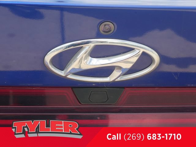 Used 2022 Hyundai Elantra Limited FWD image 14