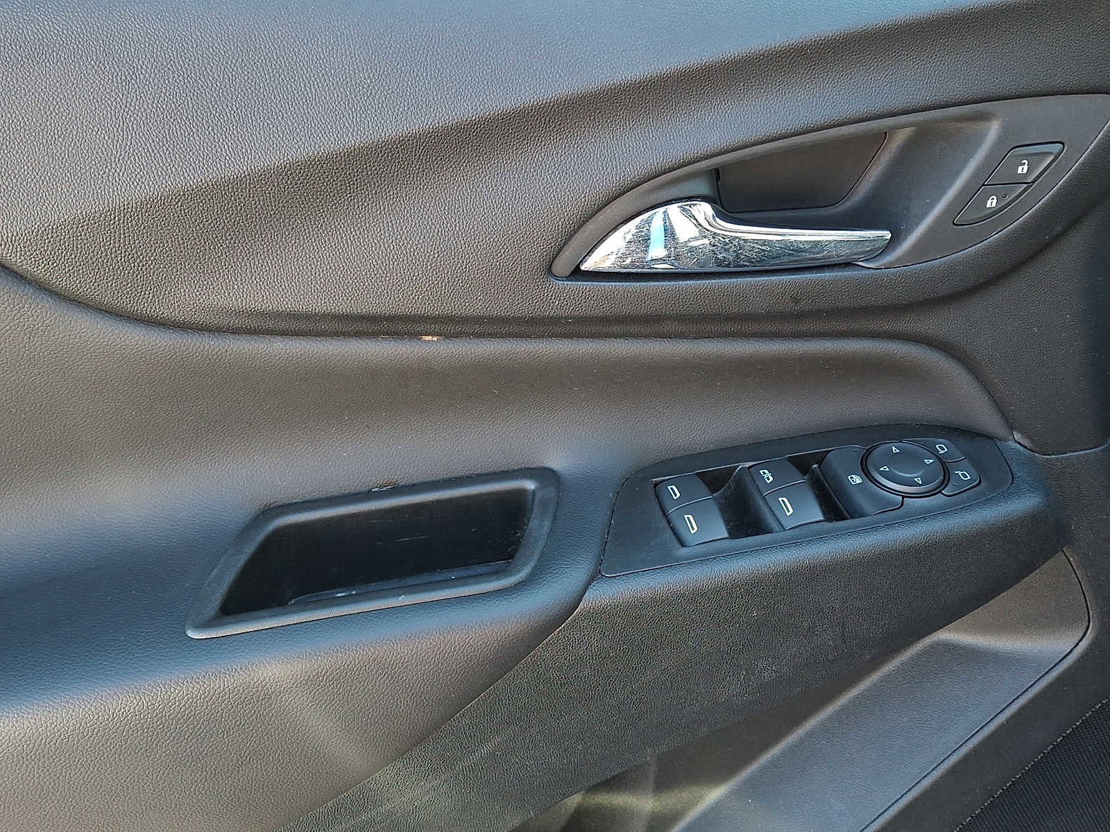 Used 2023 Chevrolet Equinox LT w/ LPO, Floor Liner Package image 12