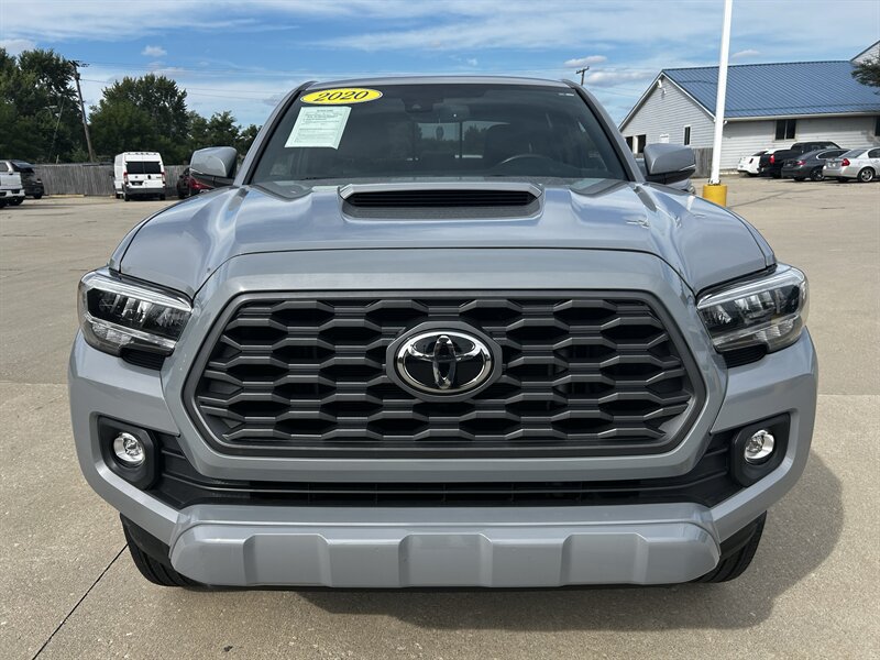 Used 2020 Toyota Tacoma TRD Sport w/ TRD Premium Sport Package AWD/4WD image 8