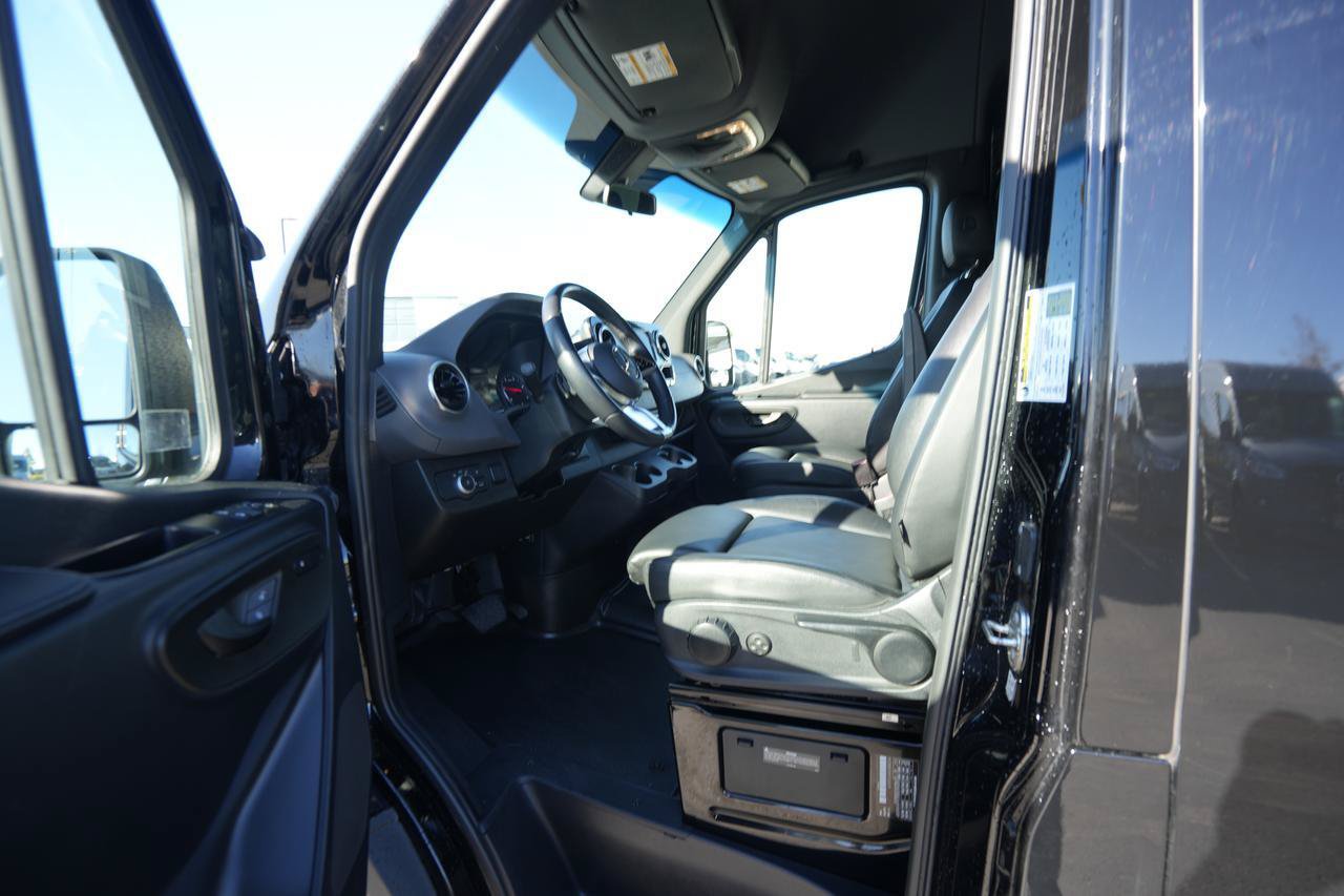 Used 2025 Mercedes-Benz Sprinter 2500 image 24