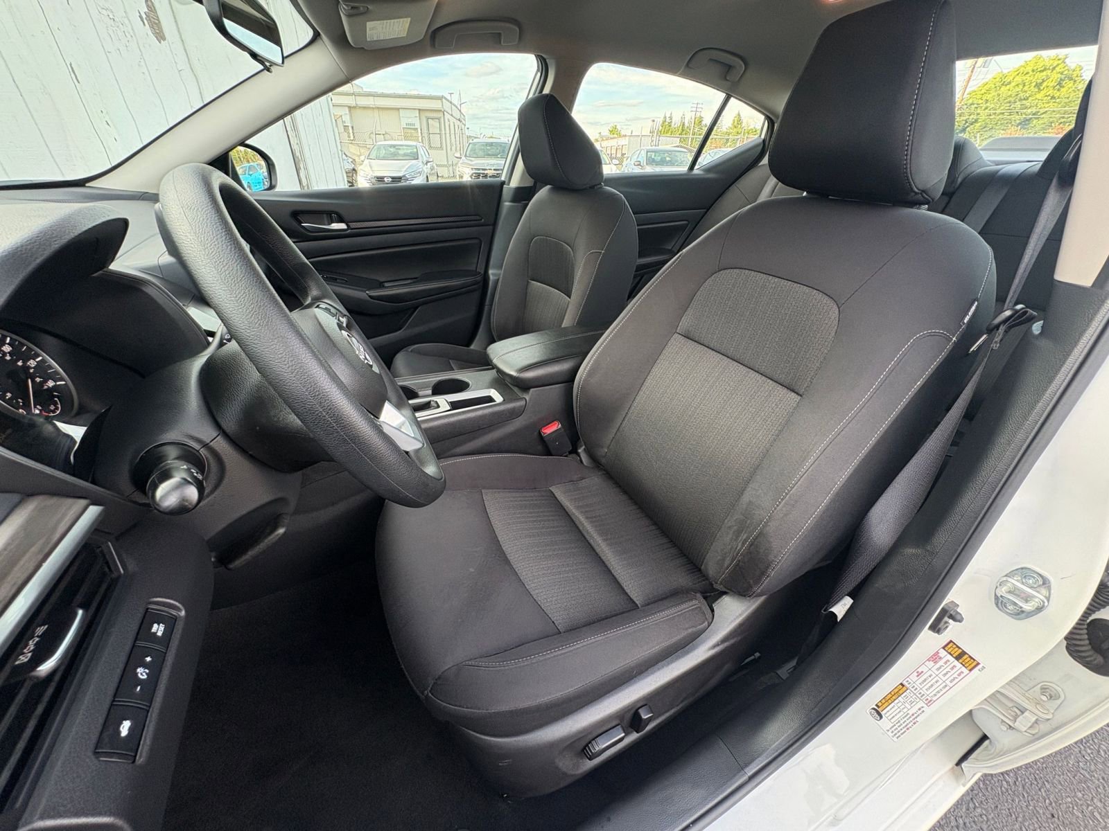 Used 2025 Nissan Altima 2.5 SV image 37