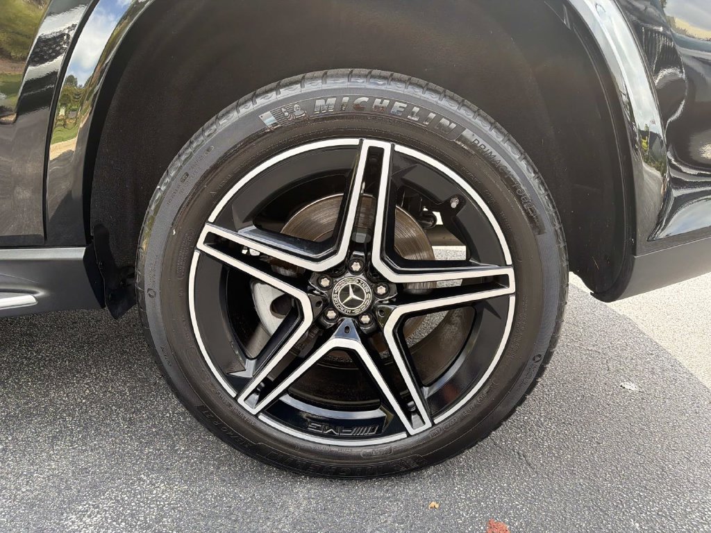 Used 2025 Mercedes-Benz GLS 450 4MATIC w/ AMG Line Exterior image 24