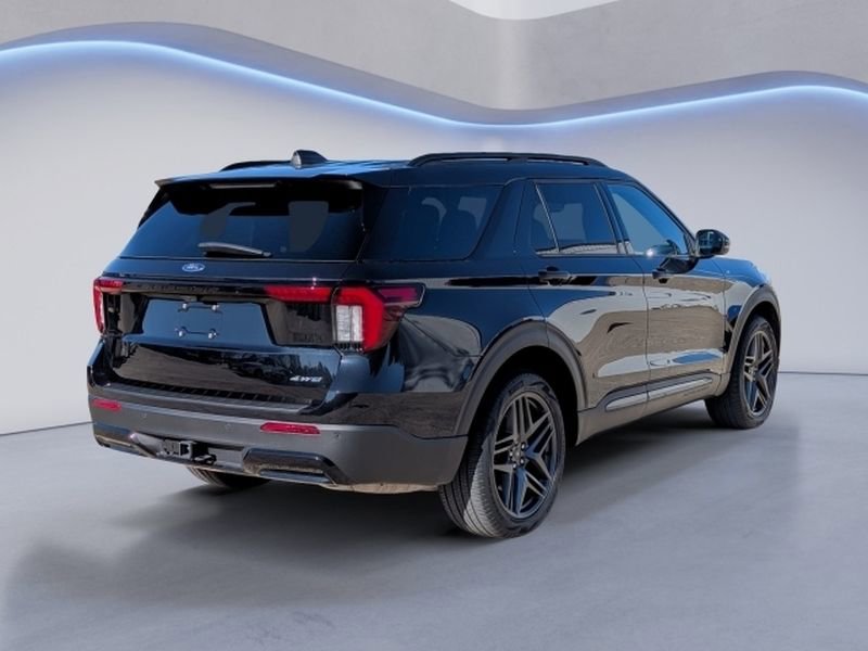 Used 2025 Ford Explorer ST-Line w/ ST-Line Street Pack image 3