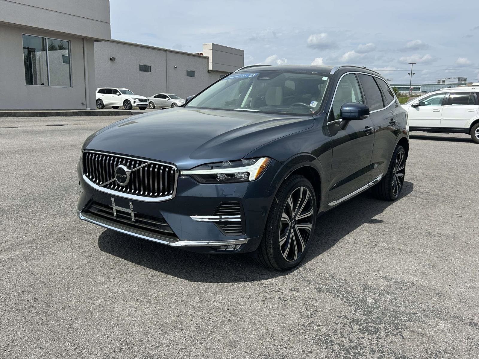 Certified 2023 Volvo XC60 B6 Ultimate w/ Protection Package Premier image 7