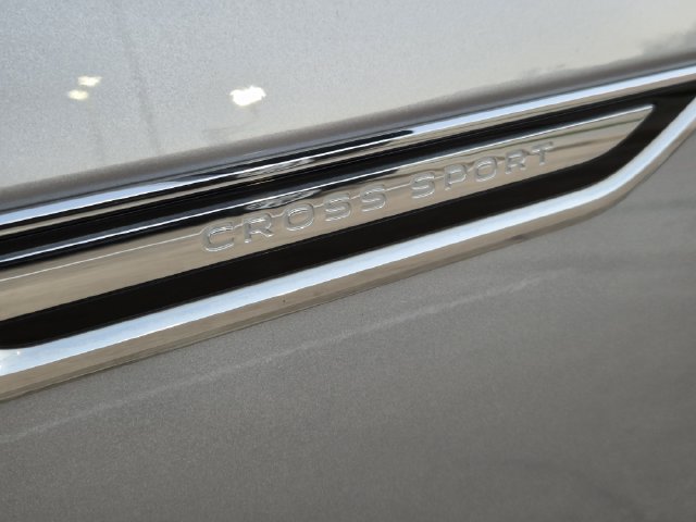 Used 2024 Volkswagen Atlas Cross Sport SE w/ Panoramic Sunroof Package FWD image 10
