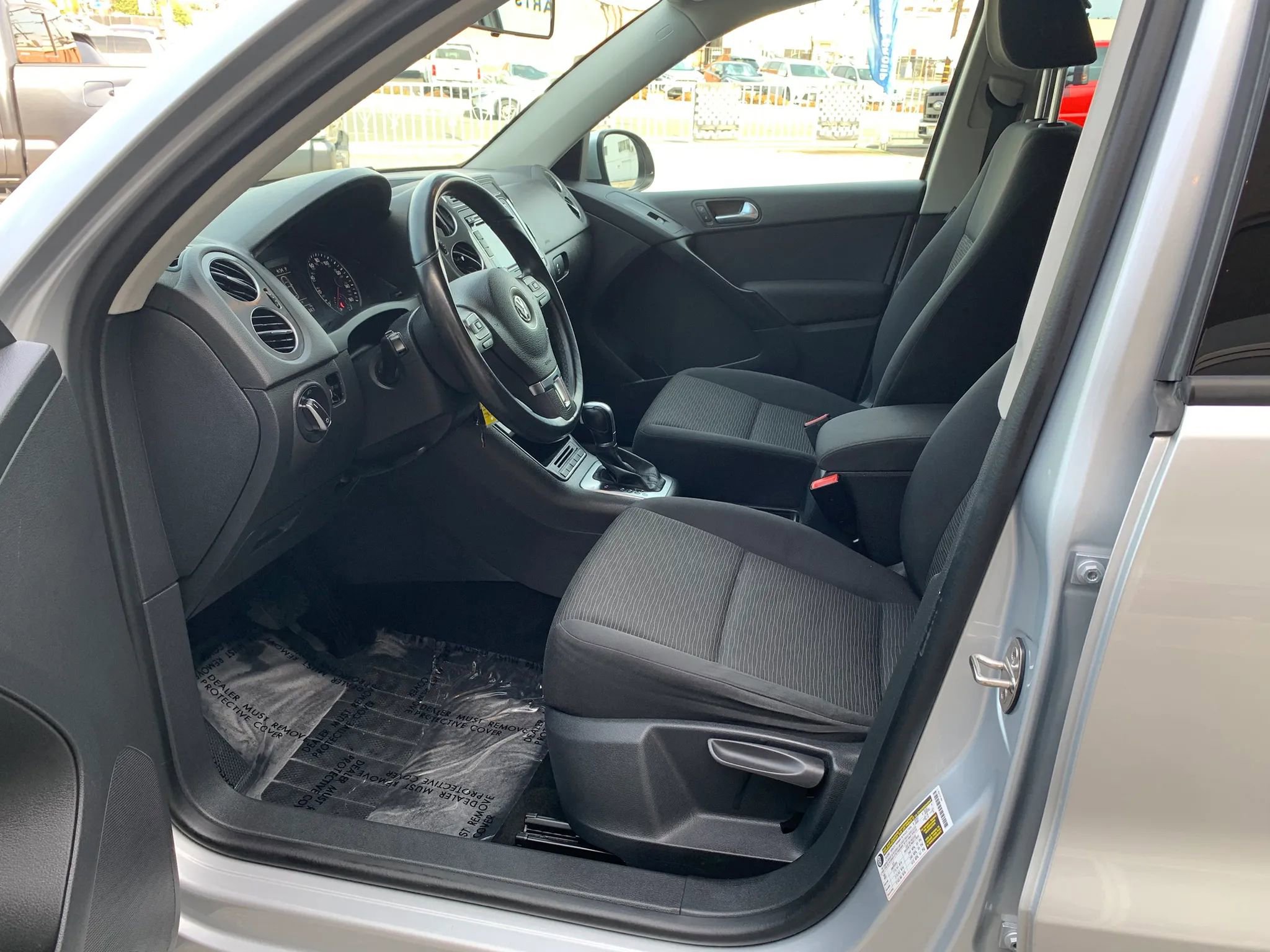 Used 2015 Volkswagen Tiguan S image 19