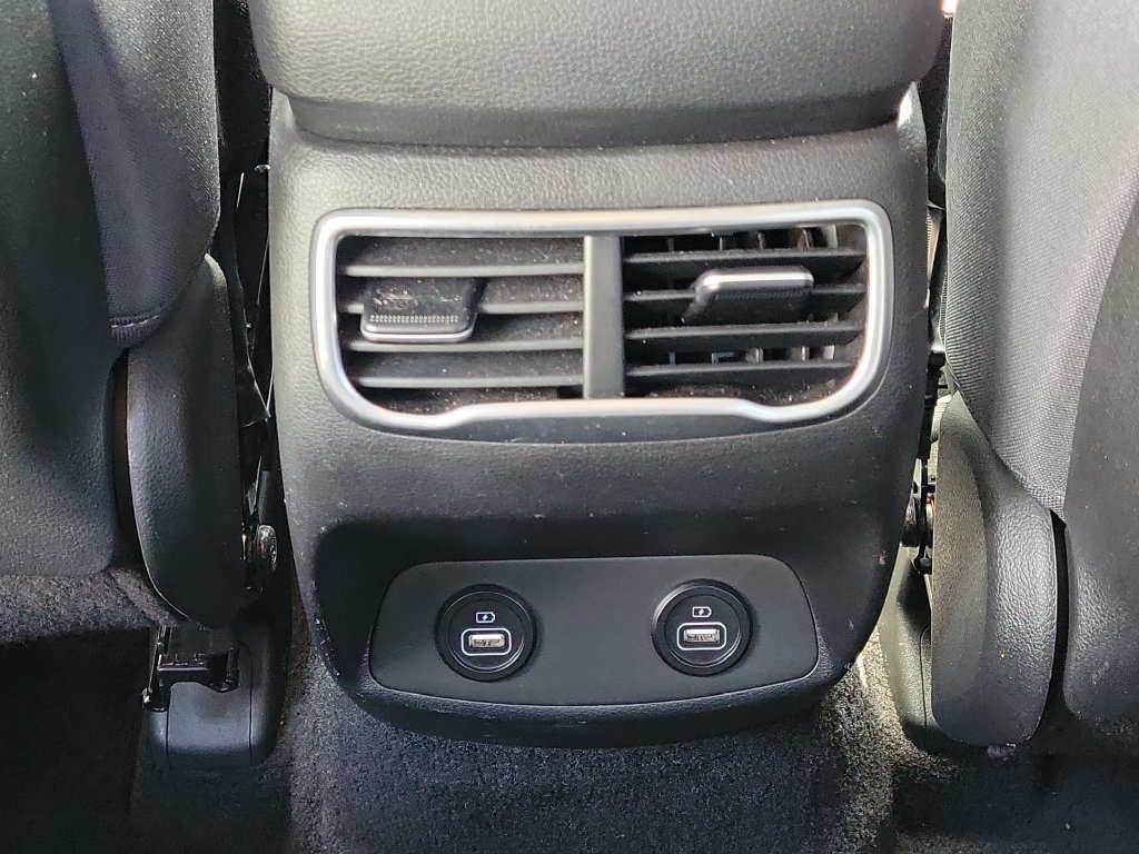 Used 2022 Hyundai Santa Fe SE FWD image 11