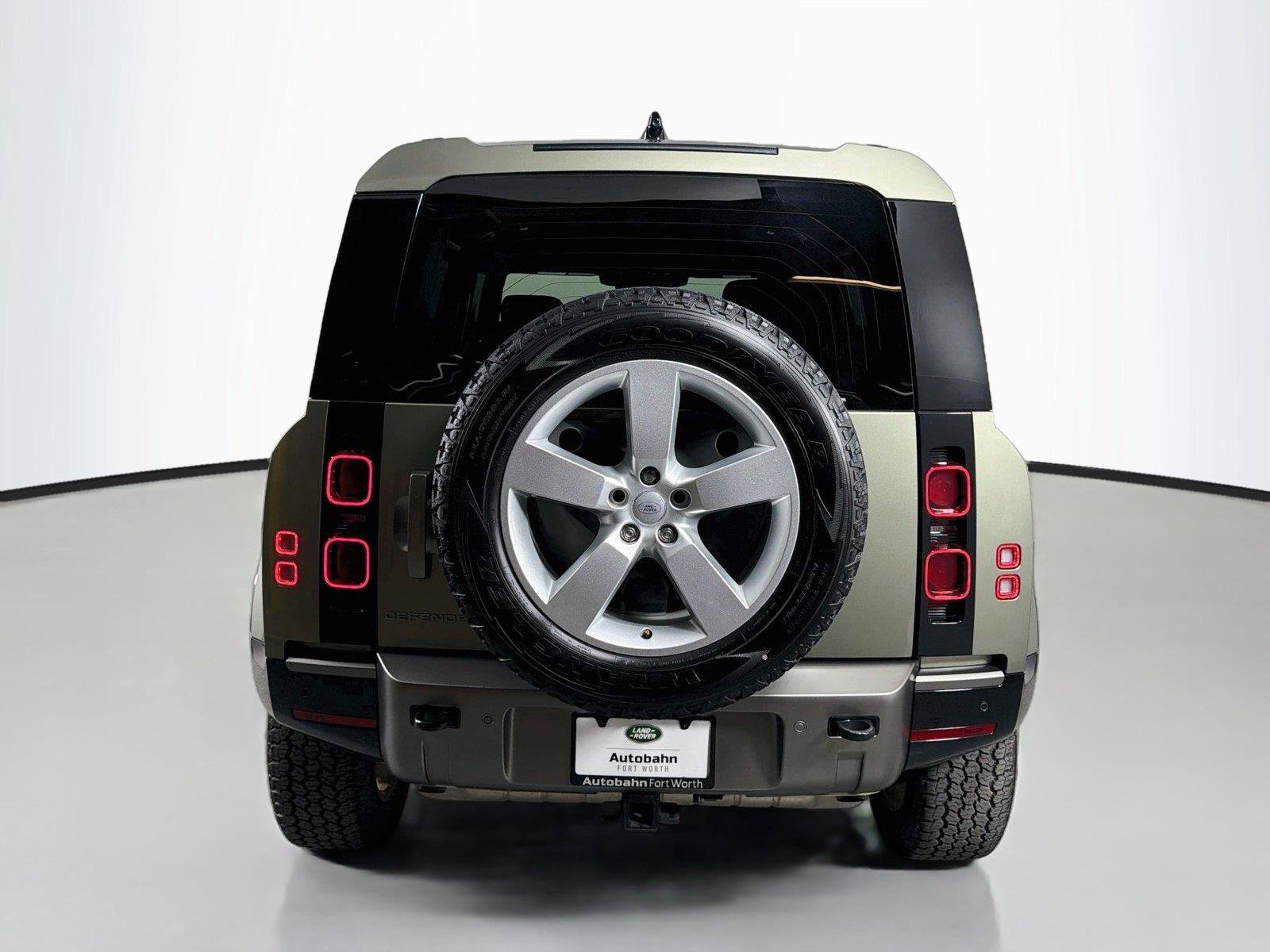 Certified 2025 Land Rover Defender 110 X-Dynamic SE AWD/4WD image 6