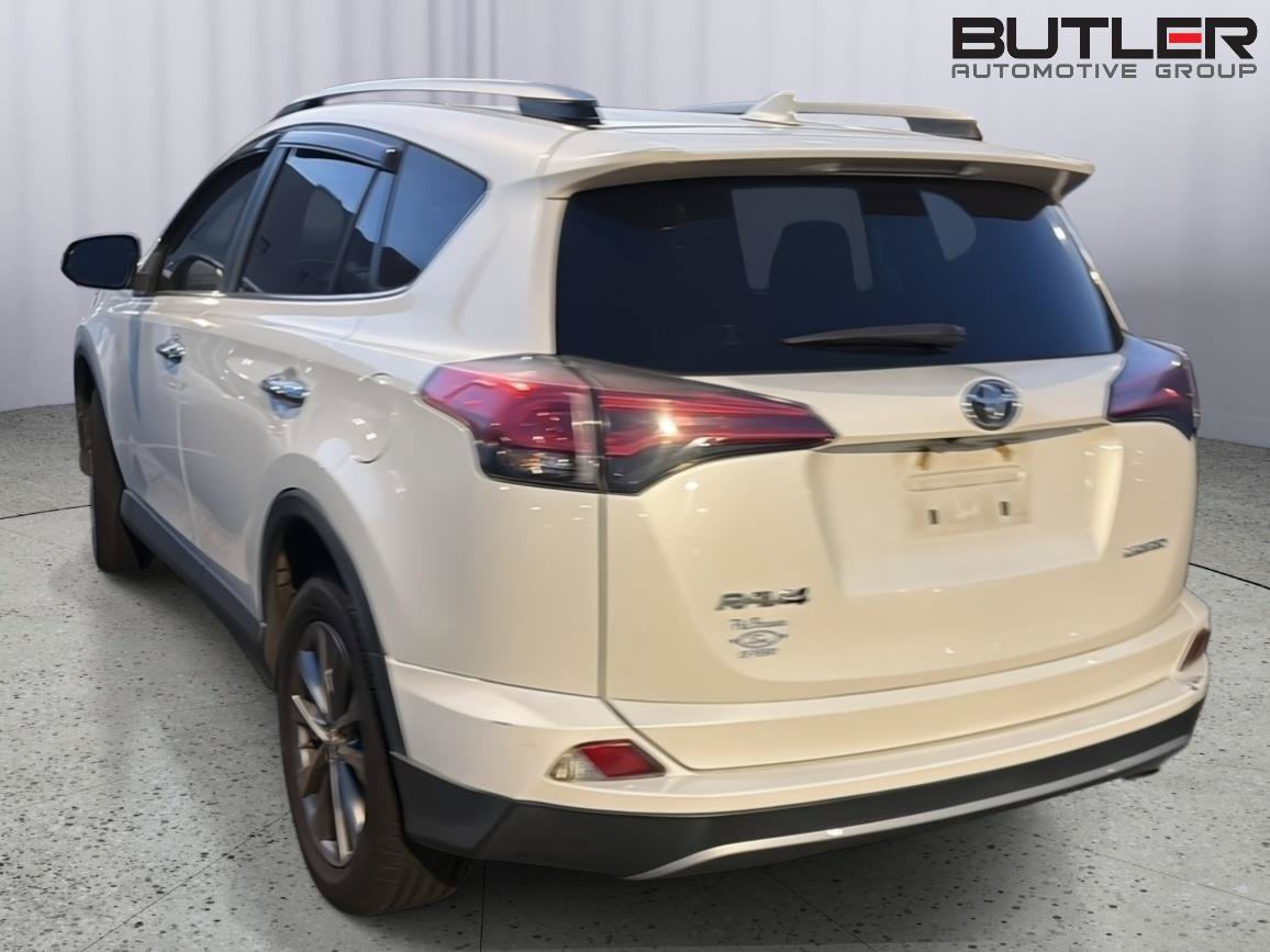 Used 2018 Toyota RAV4 Limited FWD image 8