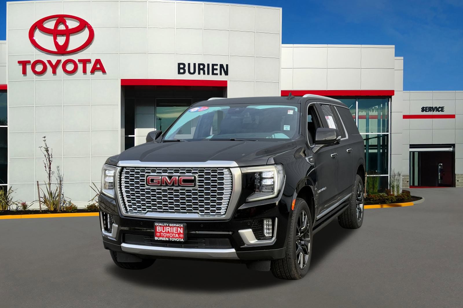 Used 2023 GMC Yukon XL Denali image 1