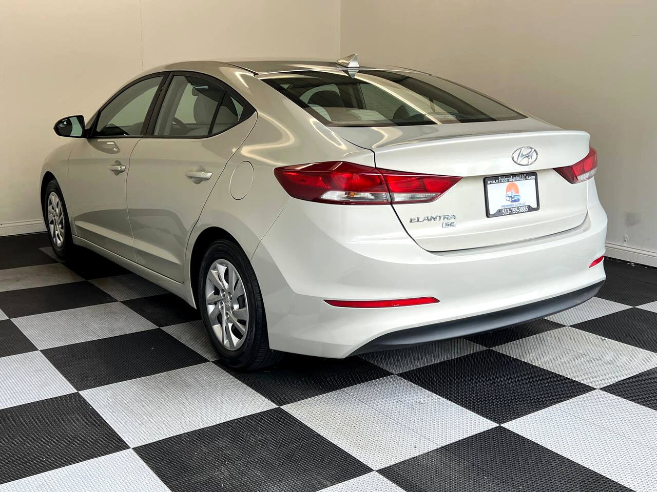 Used 2017 Hyundai Elantra SE image 4