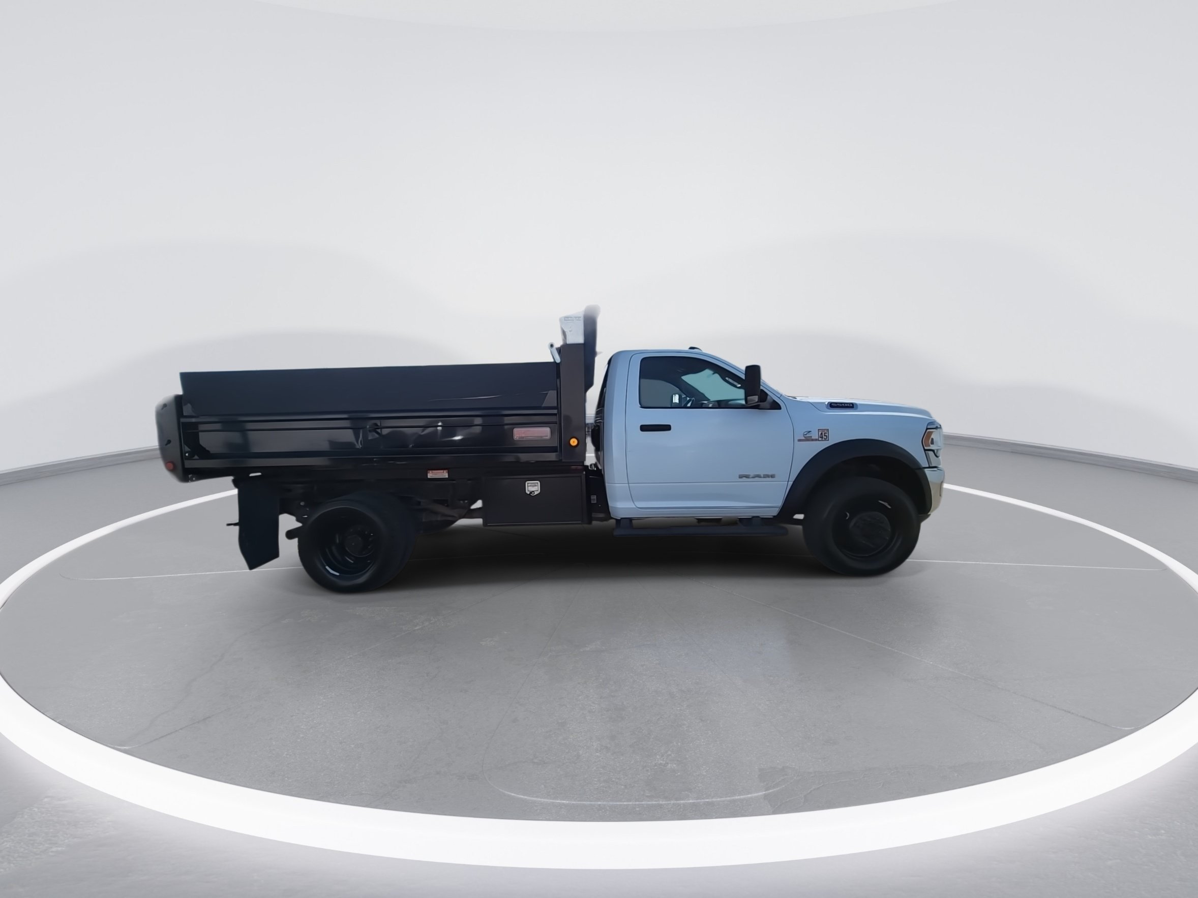 Used 2019 RAM 5500 Tradesman w/ Ambulance Prep Group RWD image 9