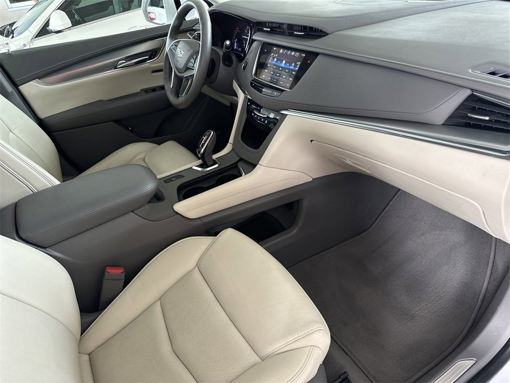 Used 2017 Cadillac XT5 Luxury w/ Driver Awareness Package image 34