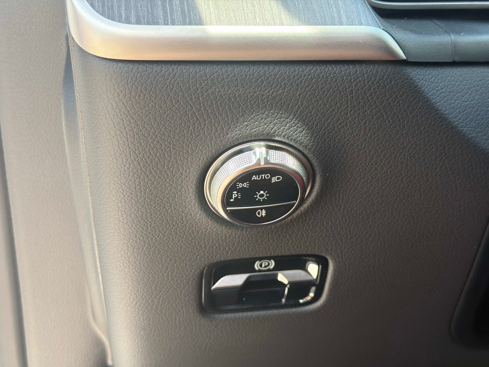 Certified 2024 Mercedes-Benz GLC 300 image 28