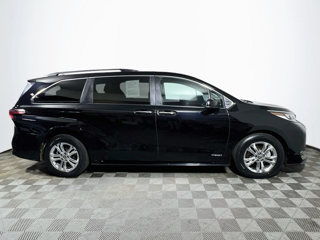 Certified 2021 Toyota Sienna XSE w/ XSE Plus Package AWD/4WD image 8
