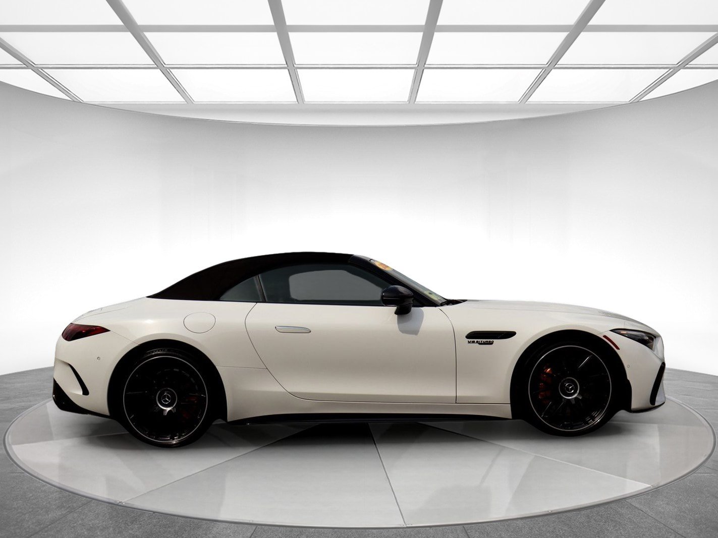 Used 2025 Mercedes-Benz SL 63 AMG 4MATIC image 4