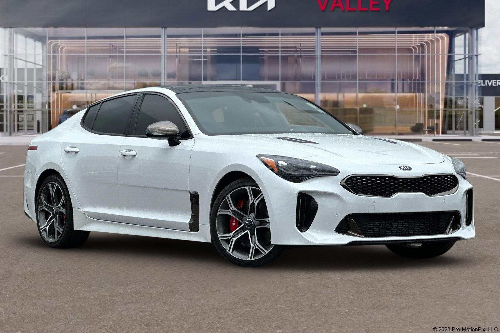 Used 2018 Kia Stinger GT2 RWD image 1